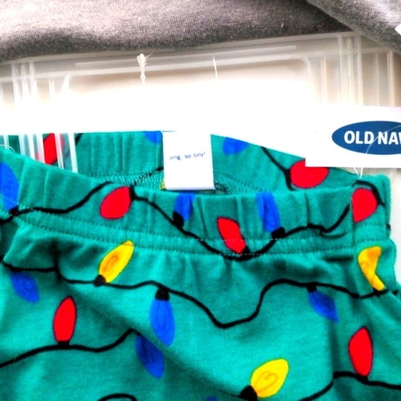 Old Navy 3-6M Christmas Onesie Set - Picture 5 of 8